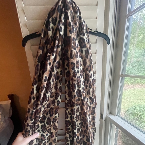 Anna Ava Leopard Print Scarf - Picture 1 of 3